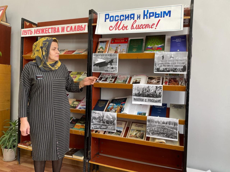 Учитель истории Басира Маллаева провела исторический час в центральной библиотеке.
